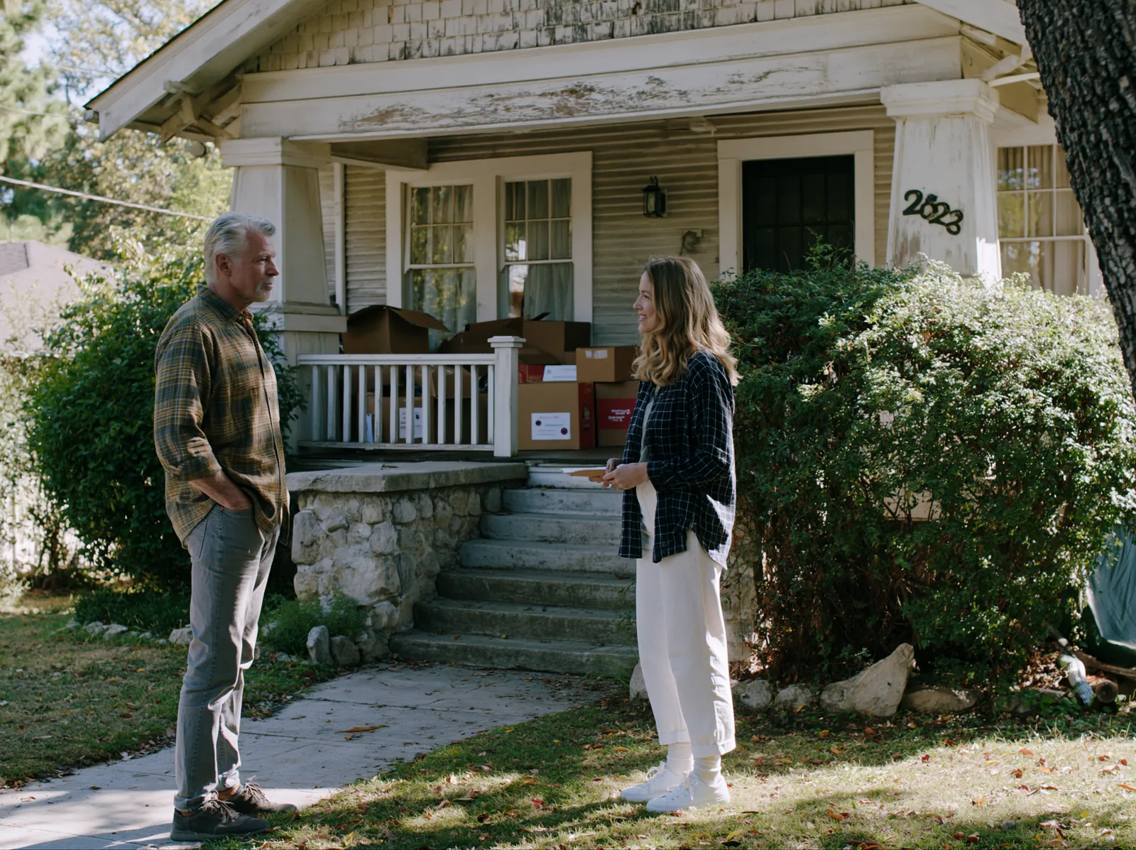 Downsizing house buyers helping a Seattle homeowner move on their timeline